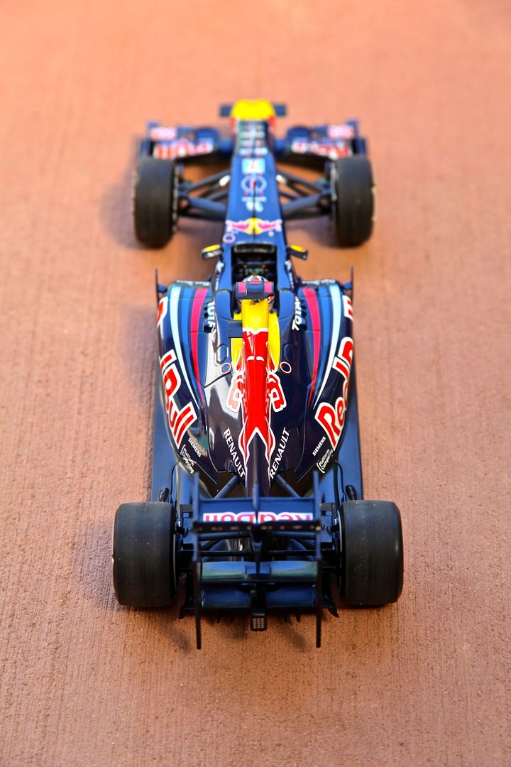 Minichamps: Red Bull RB7 Sebastian Vettel - 2011 Japanese GP